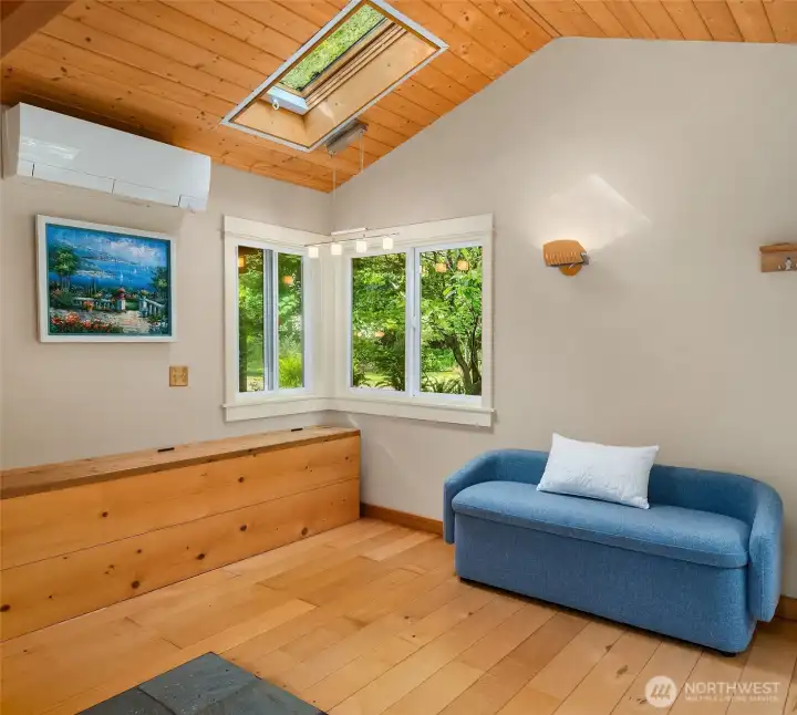 The guest studio is quite spacious and has room for additional beds or exercise equipment. The guest studio is quite spacious and has room for additional beds or exercise equipment.