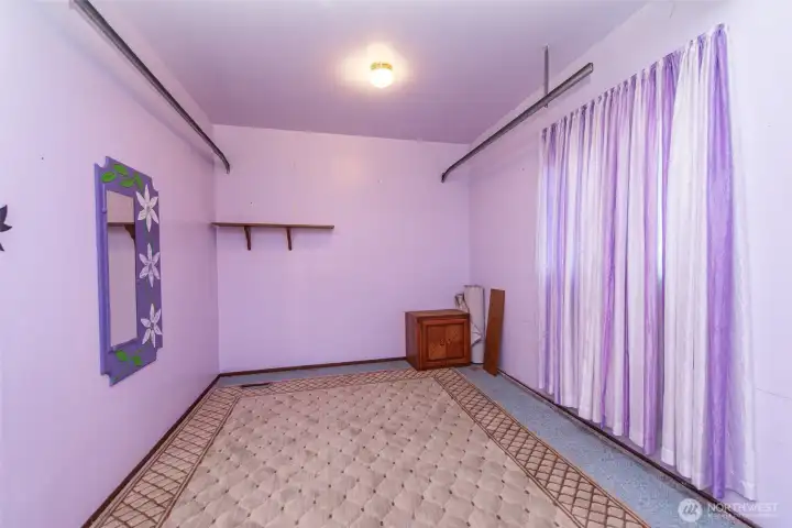 garage space/ craft room