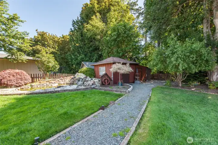 2 sheds in backyard