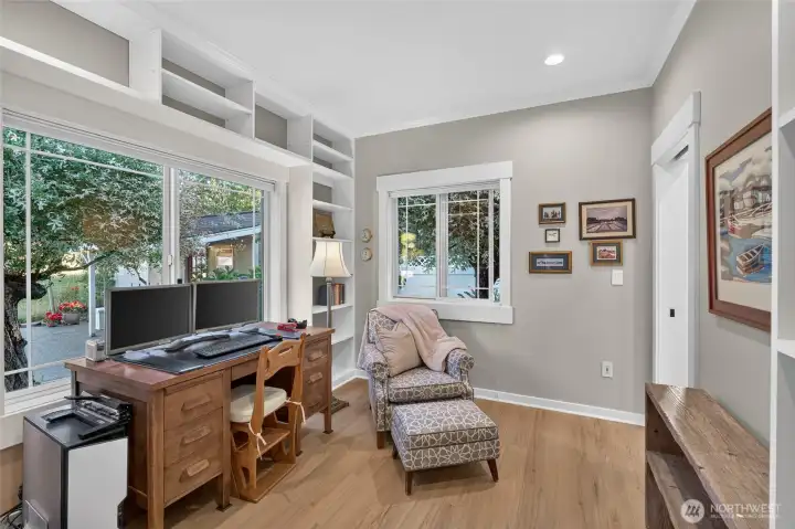 Read, write or work in this spacious sun-room located in the primary bedroom.