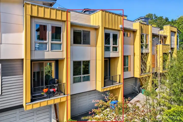 Beautiful, like new townhome