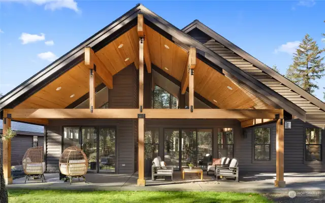 Large covered back patio.