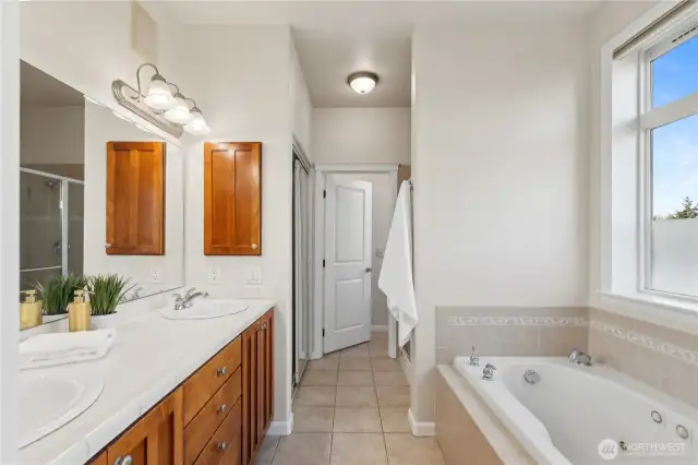 Primary En Suite – Your Own Private Retreat, No Reservations Needed!