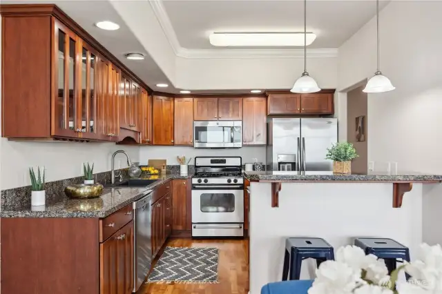 Spacious Kitchen – Stainless Steel Appliances and a Brand New Composite Sink!