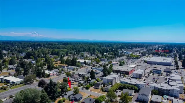 Look how close Fred Meyer is!  And look, you can see Mt. Rainier!