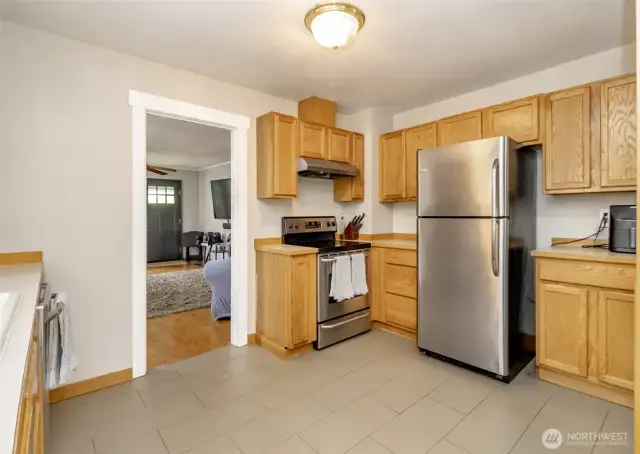Flow right from the kitchen into the living room—perfect for entertaining or chatting with guests while dinner’s on. Plenty of outlets make it easy to plug in all your favorite appliances!