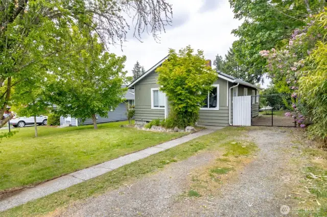 Long driveway with lots of parking and off street parking as well