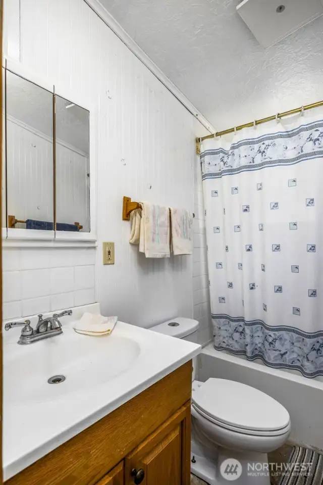 2nd bathroom