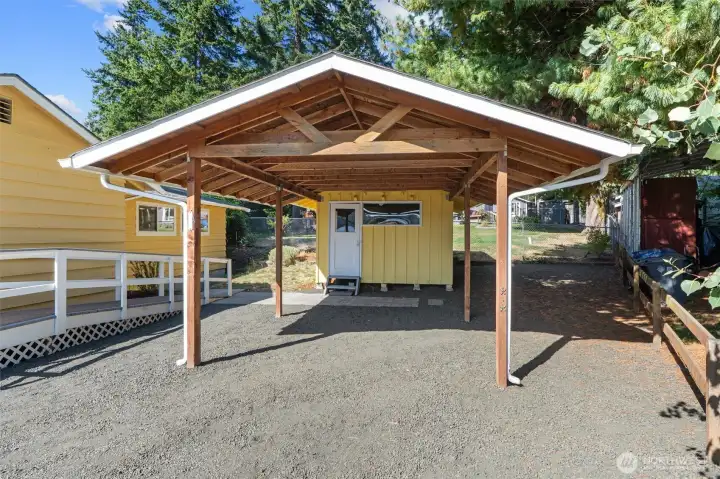This is a very spacious workshop with electrical and plenty of space for crafts, hobbies and more!