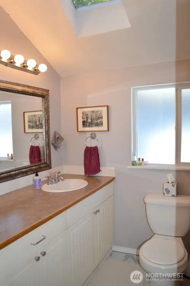 Unit 1 Bathroom w/skylight