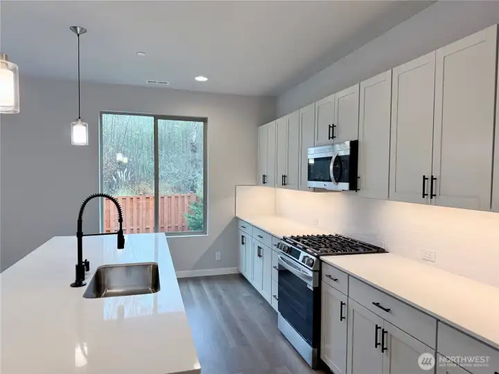 Picture of the actual home w/gas stove!