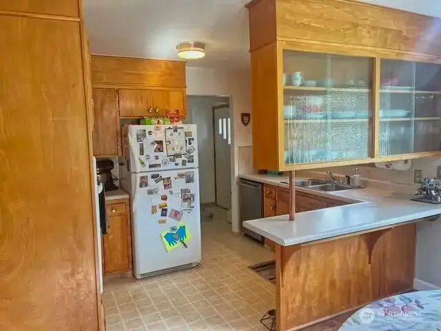 Kitchen. *Current photos unavailable due to tenancy restrictions.