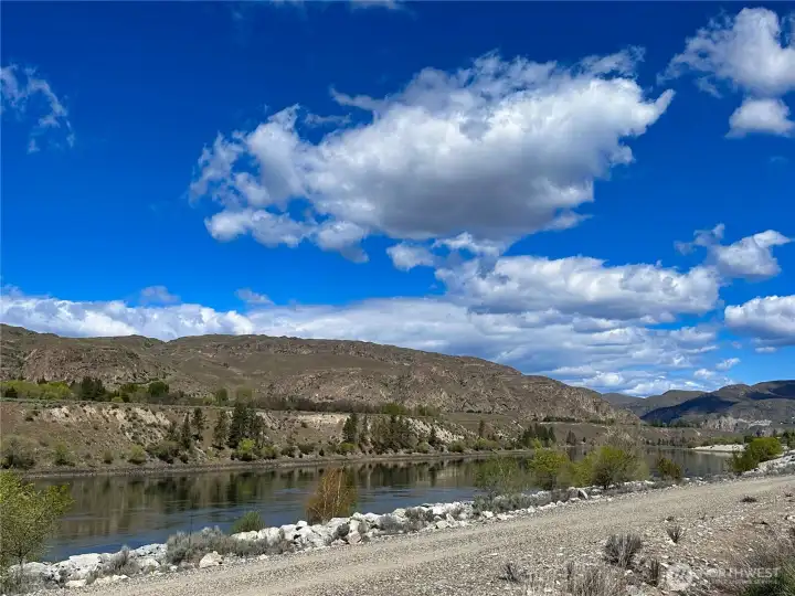 Just a half mile away is the entrance to the Downriver Trail, a 6.7 mile hiking/jogging/biking trail along the Columbia River (Rufus Woods Lake)
