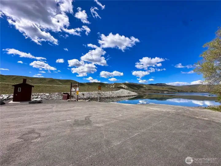 Seaton's Grove boat launch for Lake Rufus Woods/Columbia River access is just 5 miles from you.