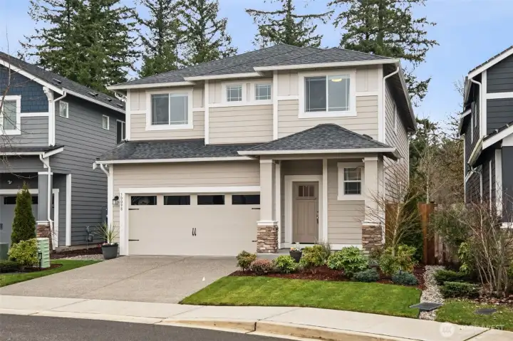 With elegant finishes, open spaces, and a private greenbelt setting, this home truly has it all. Welcome to comfort, convenience, and a place you’ll love coming home to.