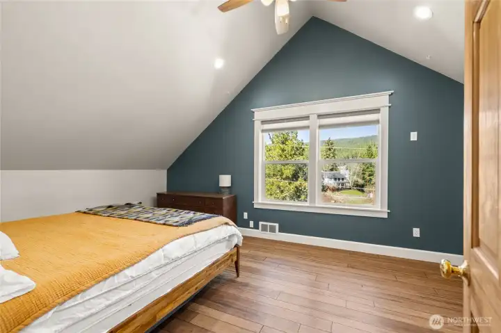 Upstairs- Primary Bedroom with Roslyn & mountain views & a walk in closet!