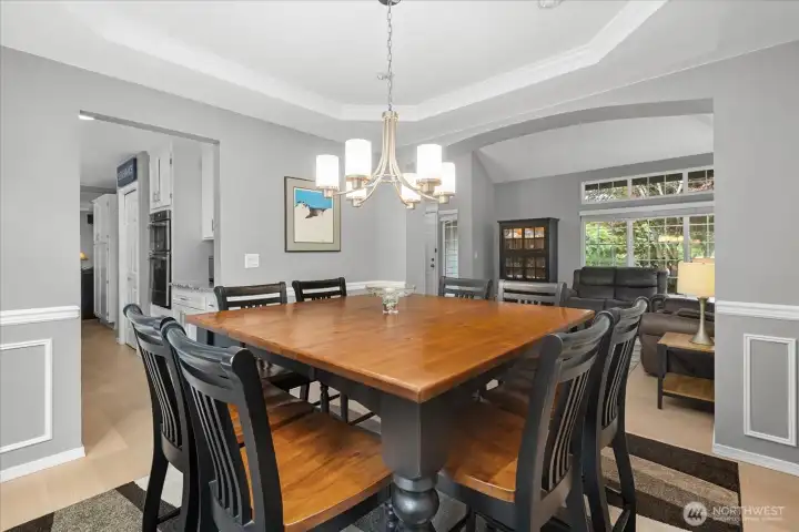 Dining room alternate photo.