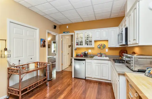 Second kitchen with cooktop