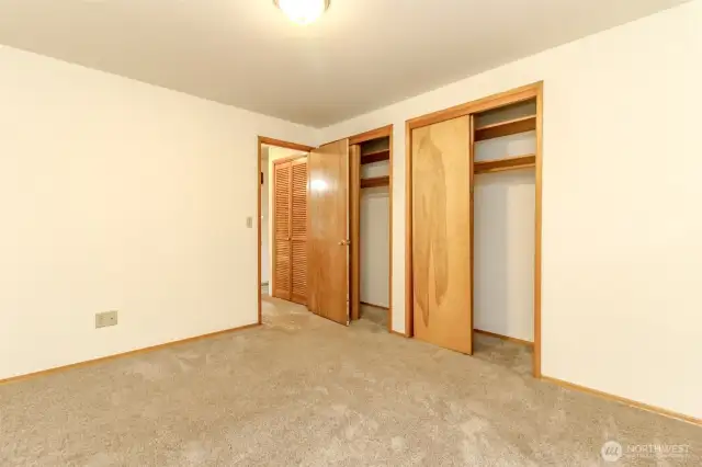 2nd bedroom with 2 large closets