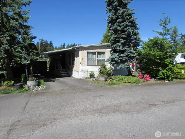 VACANT, SPACIOUS, 1,336 SQ FT W/ 2 BEDROOM & 2 BATH IN SENIOR PARK,  A FEW BLOCKS WEST OF HWY 99