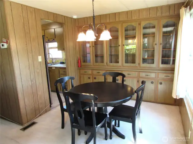 BUILT-IN HUTCH IN DINING ROOM.