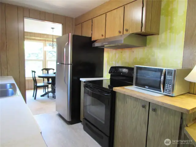 UPDATED APPLIANCES STAY.