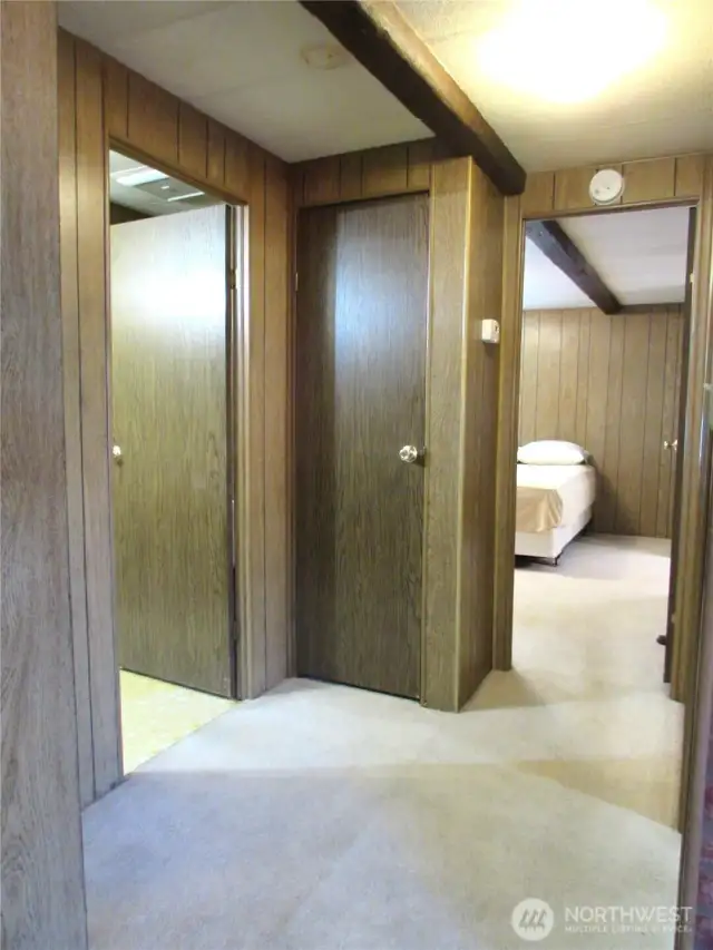 HALLWAY W/ LINEN CLOSET, MAIN BATH ON RIGHT.