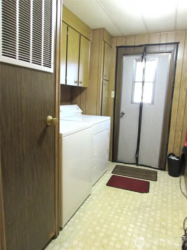 ...AND UTILITY ROOM W/ ACCESS DOOR TO BACKYARD CEMENT PATIO.
