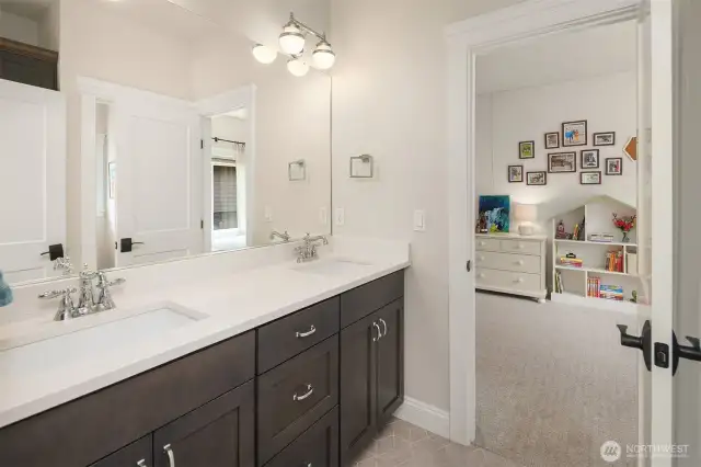 Twice the sinks, half the drama—this Jack & Jill bath keeps the morning routine civil (or at least gives everyone their own toothpaste blob).