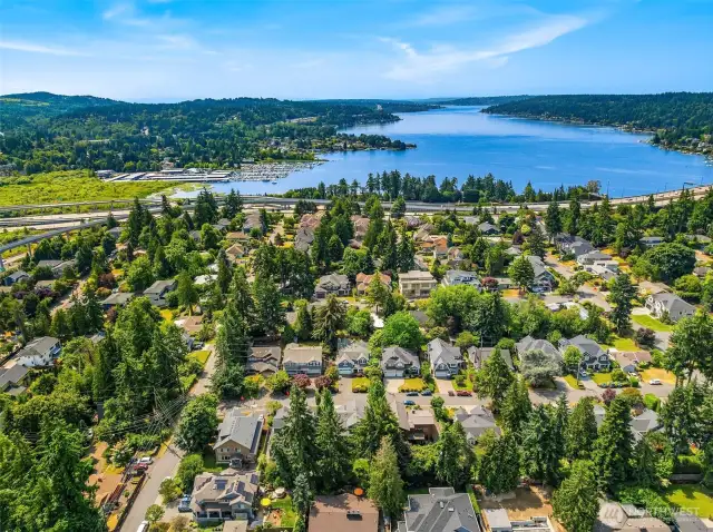 Wonderful neighborhood for walking, biking, and playing—includes access to tennis and pickleballcourts, and Enatai Elementary’s playground and turf (open to the public outside school hours)