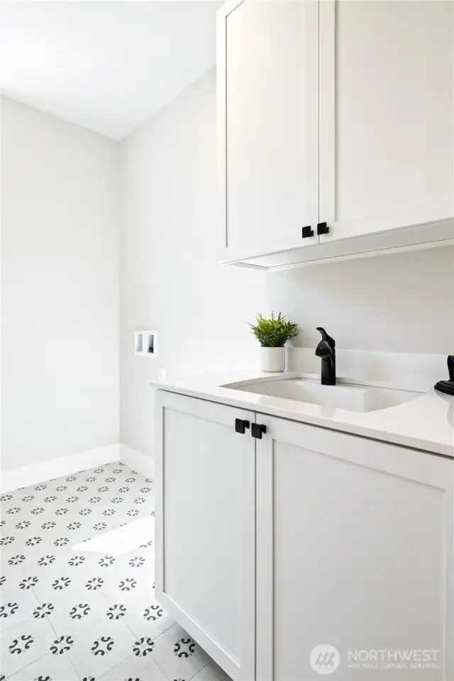 Homesite 43 - Pictures of similar Model Home 22 for representation purposes only.