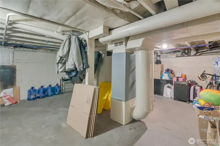 Plenty of space for storage or a hobby room