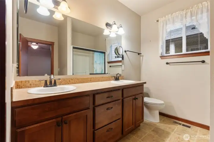 bath off primary bedroom