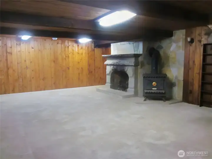 Lower Level Bonus/Family Room