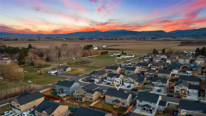 Close to downtown + hospital and park