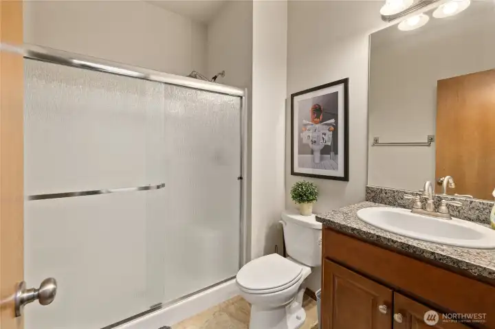 Main level 3/4 bathroom