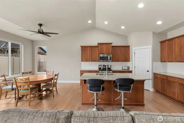 Convenient eating bar.