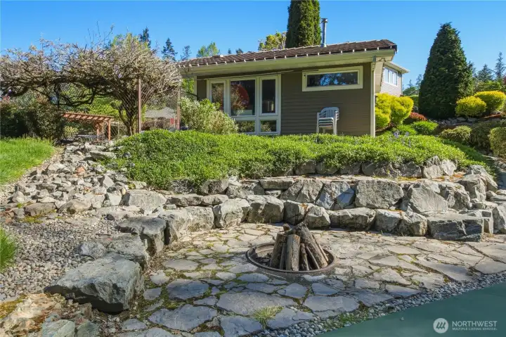 Fire pit and rockery