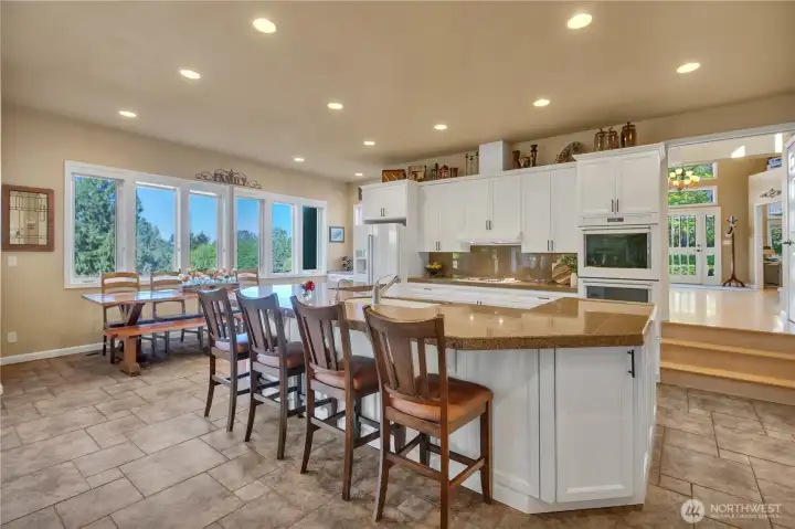 Chef's Kitchen and Eating Spaces