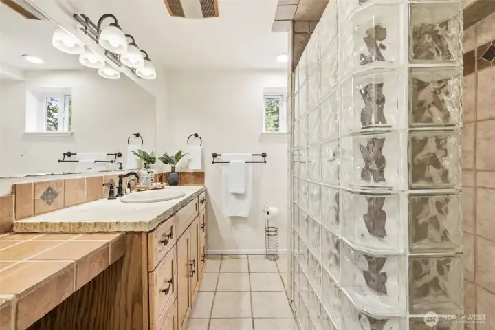 3rd ensuite bathroom