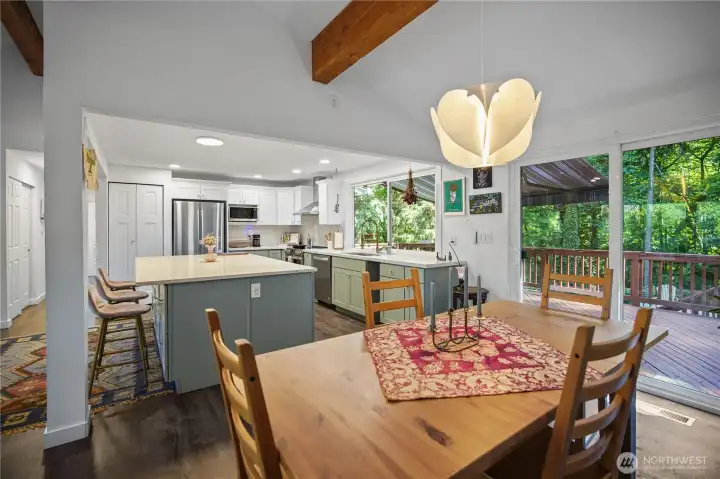 Dining area with direct access to the deck