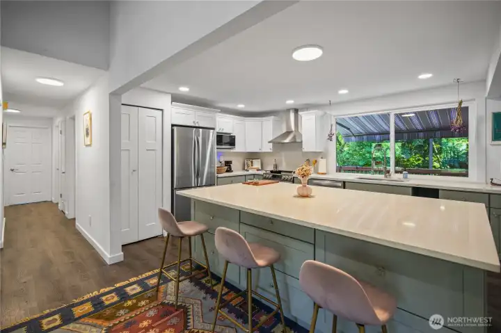 Oversized quartz counter