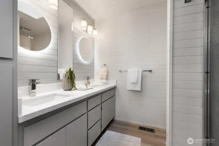 Full guest bath