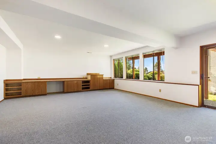 So many options here.  Perfect as a bonus room, play space, hobby center, use your imagination
