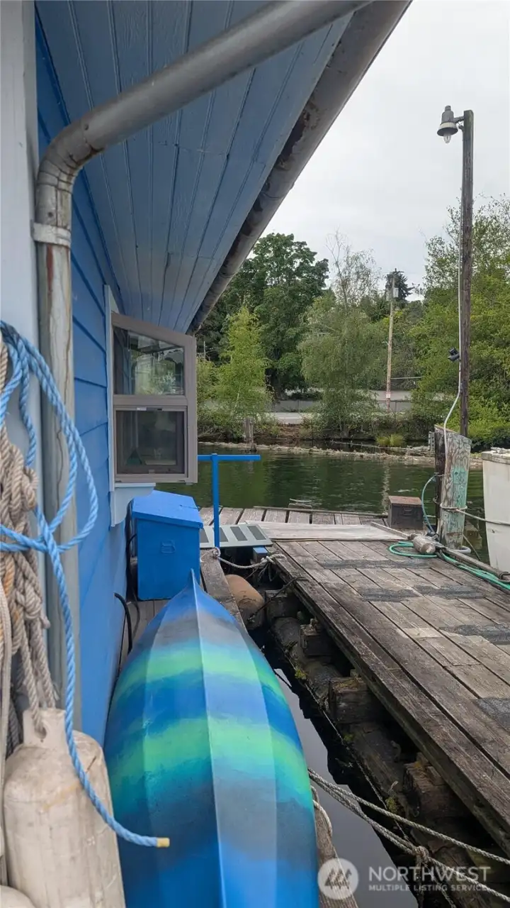 Side house with 30" gunwale/deck