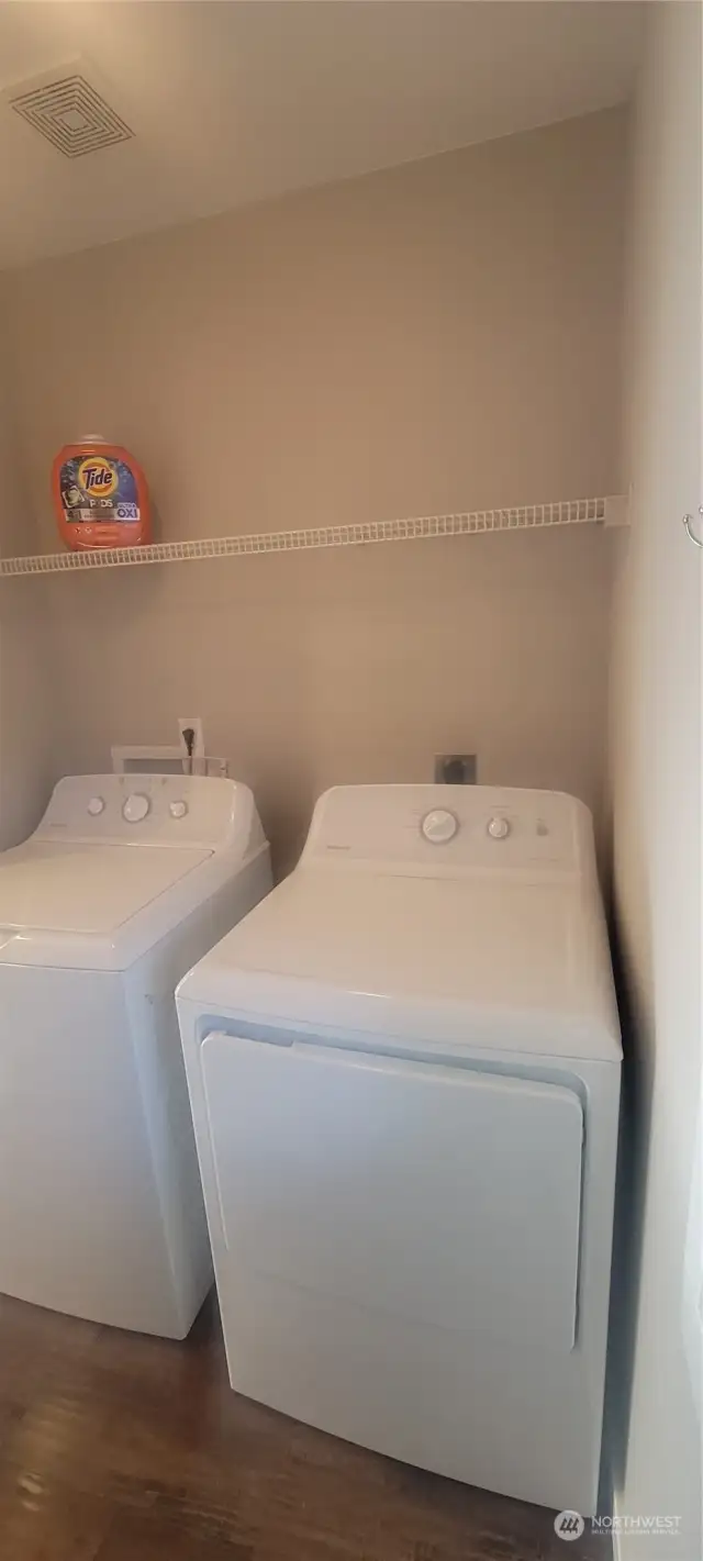 Like new washer and dryer stay