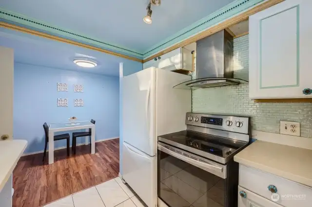 Easy flow between the kitchen and dining area.