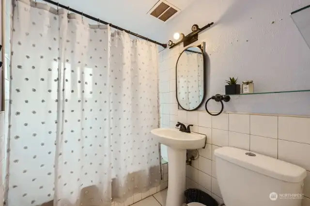 Full bath with tub/shower combo on the main floor.