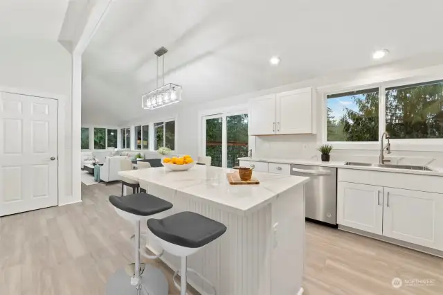 Kitchen & dining room virtually staged