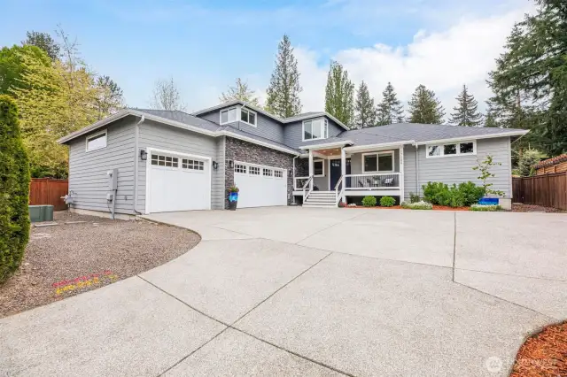 A newer custom-built home on a spacious lot, just a block from town. Thoughtfully designed with modern elegance, high-end finishes, and expansive indoor-outdoor living, this home offers luxury and convenience in a prime location.